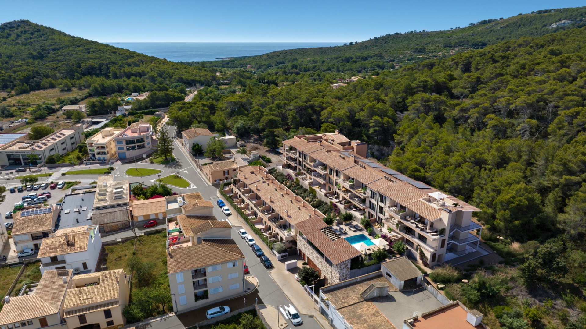 Oli, deweloper Taylor Wimpey – osiedle w Capdepera z panoramą i linią morza w tle