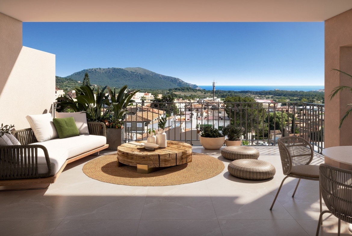 Taras apartamentu w inwestycji Oli (Taylor Wimpey) w gminie Capdepera, panoramiczny widok na morze i góry.