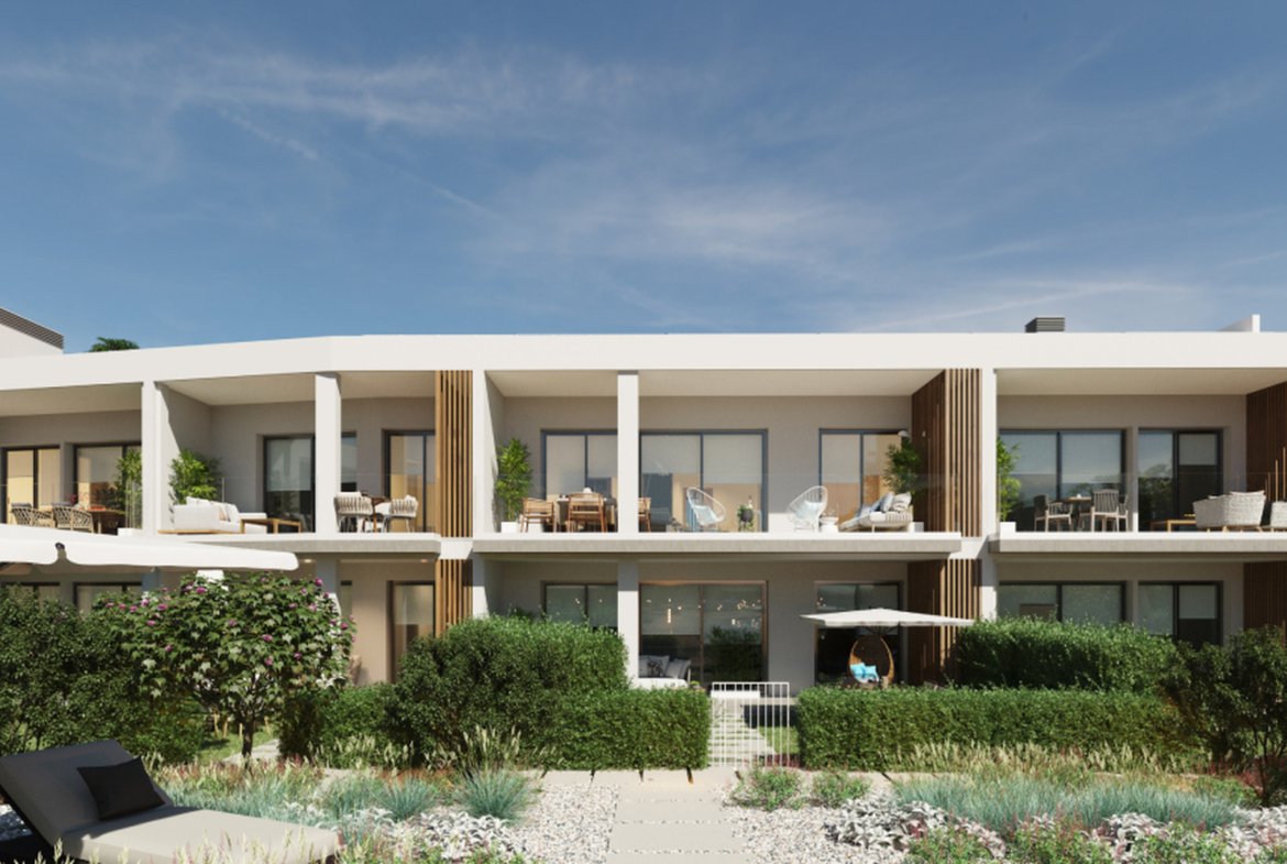 Nowoczesna elewacja budynku z tarasami i pergolami.