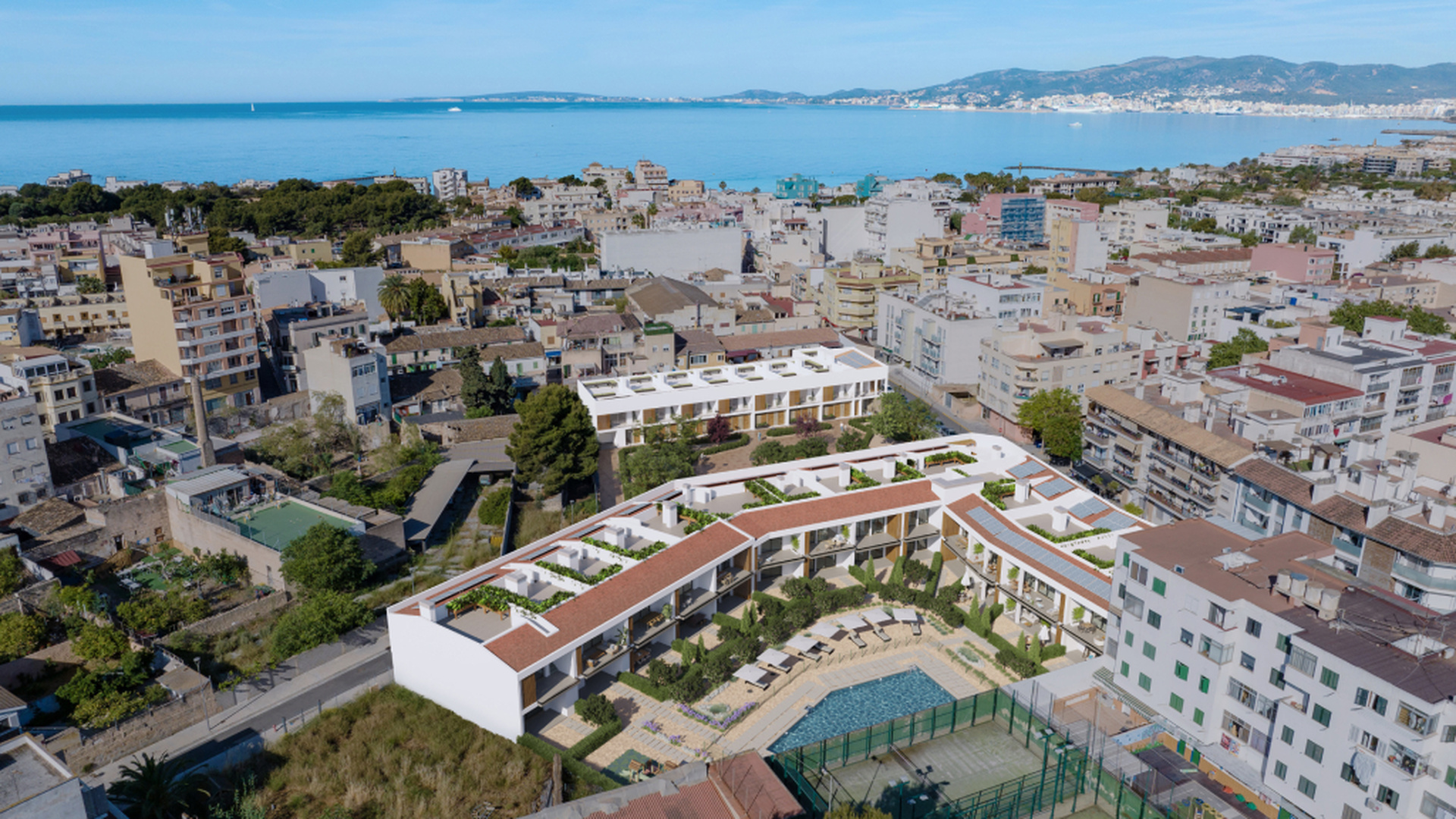 Panoramiczne ujęcie osiedla w pobliżu morza i centrum miasta.