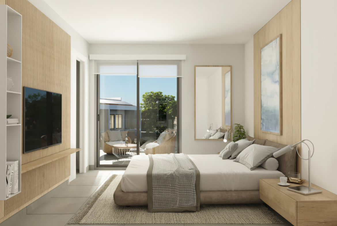 Przestronna sypialnia z łóżkiem king‑size i wyjściem na taras.