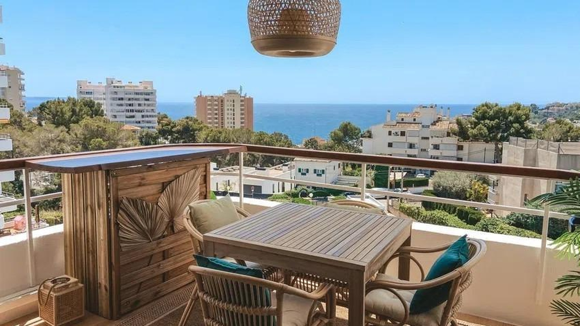 Taras z widokiem na Morze Śródziemne w Sant Agustí, Palma de Mallorca.